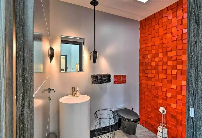 Southern Shores Retreat W/ Expansive Outdoor Space