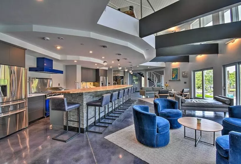 Southern Shores Retreat W/ Expansive Outdoor Space