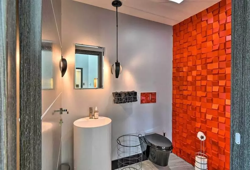 Southern Shores Retreat W/ Expansive Outdoor Space