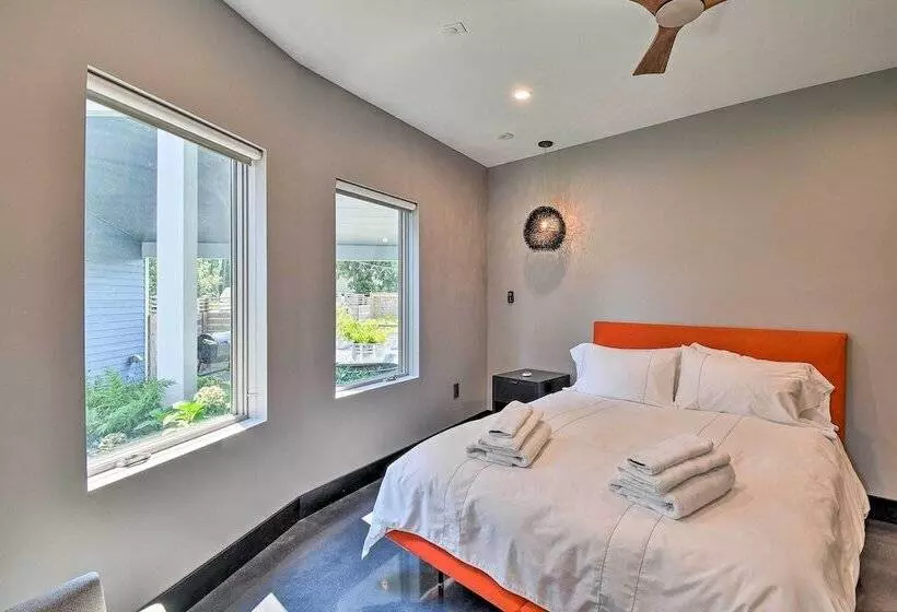 Southern Shores Retreat W/ Expansive Outdoor Space