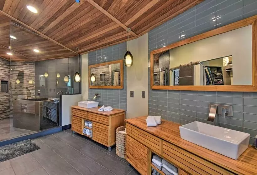 Southern Shores Retreat W/ Expansive Outdoor Space