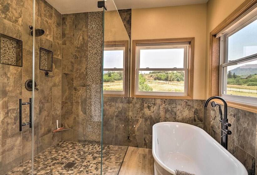 Spacious Family Home < 12 Mi To Usaf Academy!