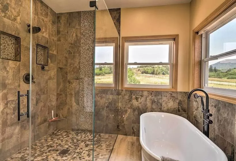 Spacious Family Home < 12 Mi To Usaf Academy!