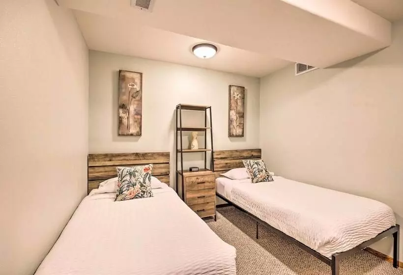 Spacious Family Home < 12 Mi To Usaf Academy!