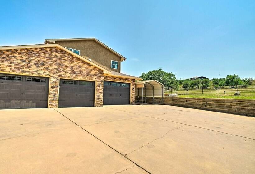Spacious Family Home < 12 Mi To Usaf Academy!