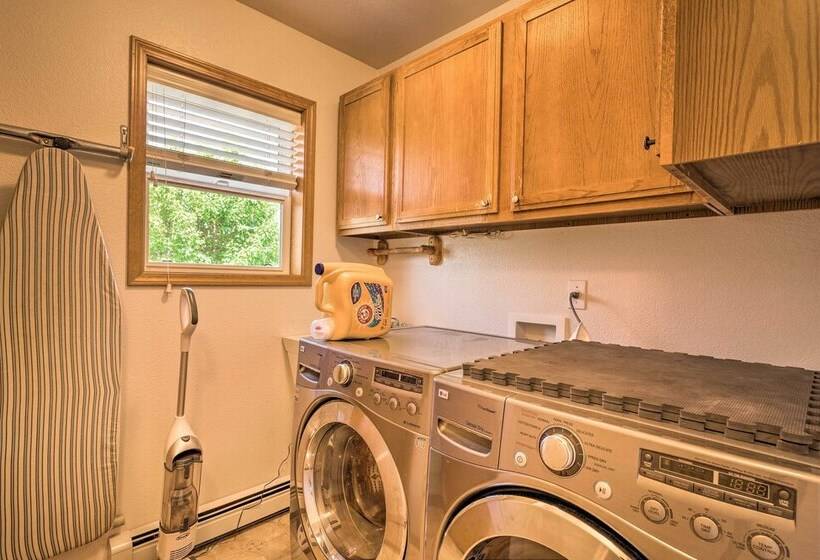 Spacious Family Home < 12 Mi To Usaf Academy!