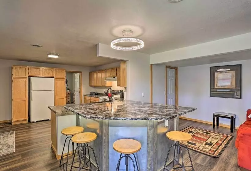 Spacious Home W/ Hot Tub, 3 Mi To Deer Mtn