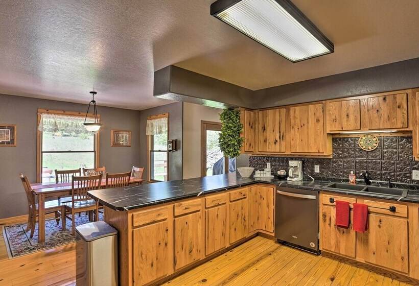 Spacious Home W/ Hot Tub, 3 Mi To Deer Mtn