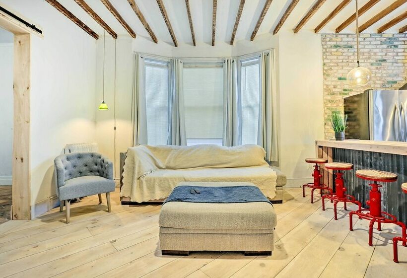 Stylish Newark Home W/ Deck < 14 Mi To Nyc!