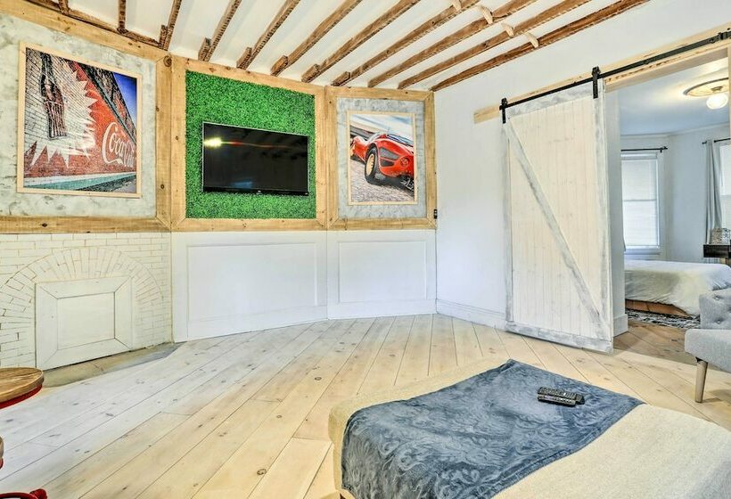 Stylish Newark Home W/ Deck < 14 Mi To Nyc!