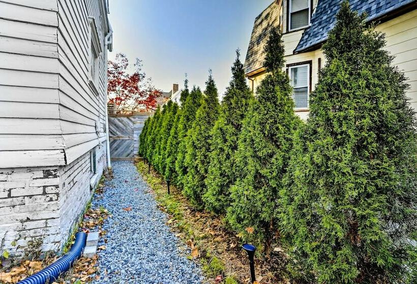 Stylish Newark Home W/ Deck < 14 Mi To Nyc!
