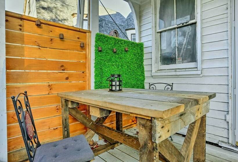 Stylish Newark Home W/ Deck < 14 Mi To Nyc!