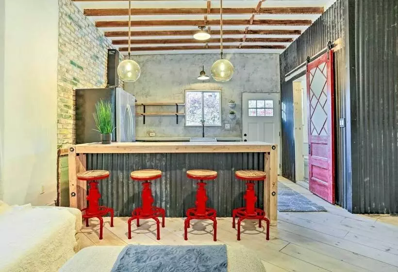 Stylish Newark Home W/ Deck < 14 Mi To Nyc!
