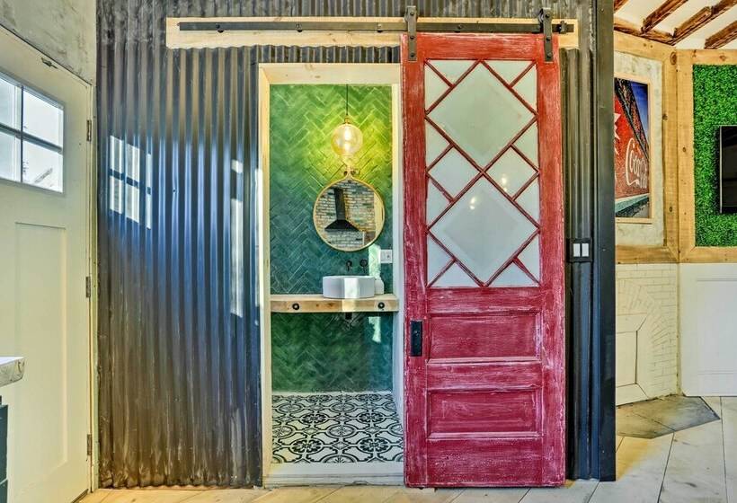 Stylish Newark Home W/ Deck < 14 Mi To Nyc!