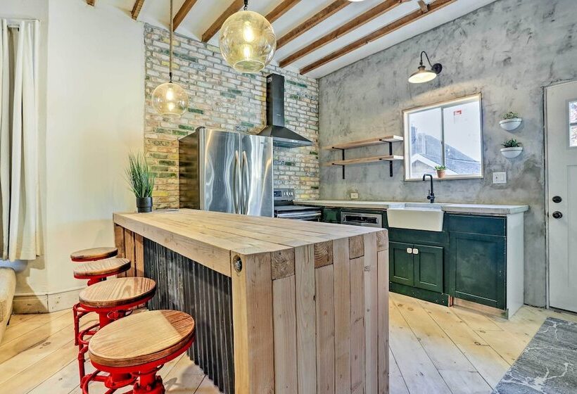 Stylish Newark Home W/ Deck < 14 Mi To Nyc!