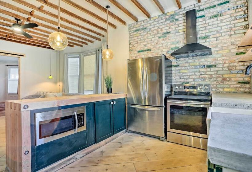 Stylish Newark Home W/ Deck < 14 Mi To Nyc!