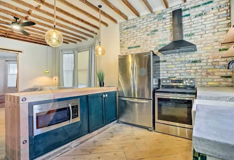 Stylish Newark Home W/ Deck < 14 Mi To Nyc!