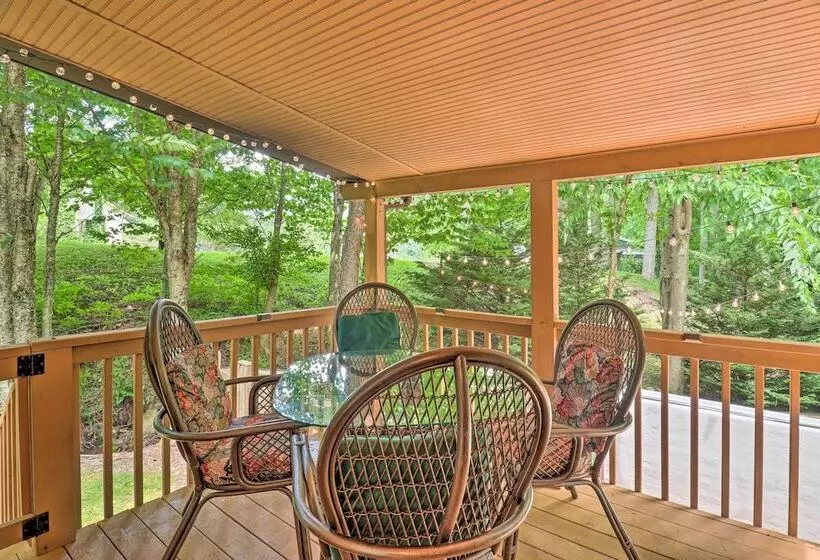Vintage Creekside Cottage W/ Hot Tub & Grill!