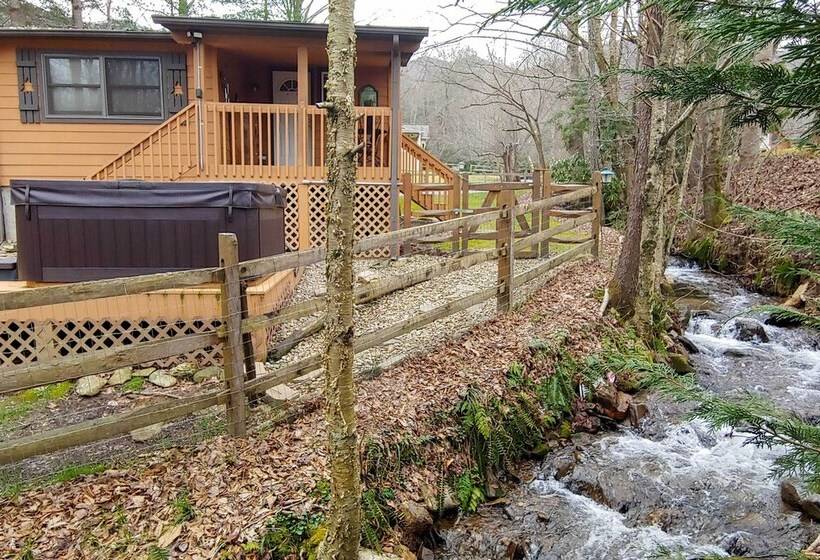 Vintage Creekside Cottage W/ Hot Tub & Grill!