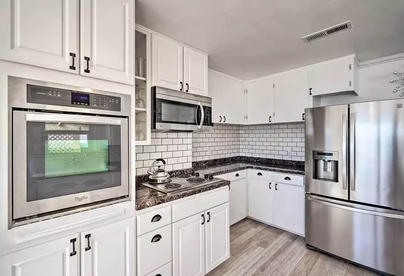 Waterfront Cottage W/ Private Pool & Lake View!