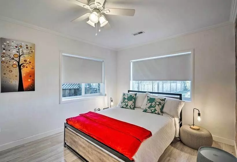 Waterfront Cottage W/ Private Pool & Lake View!