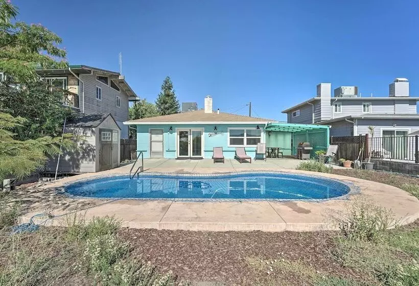 Waterfront Cottage W/ Private Pool & Lake View!