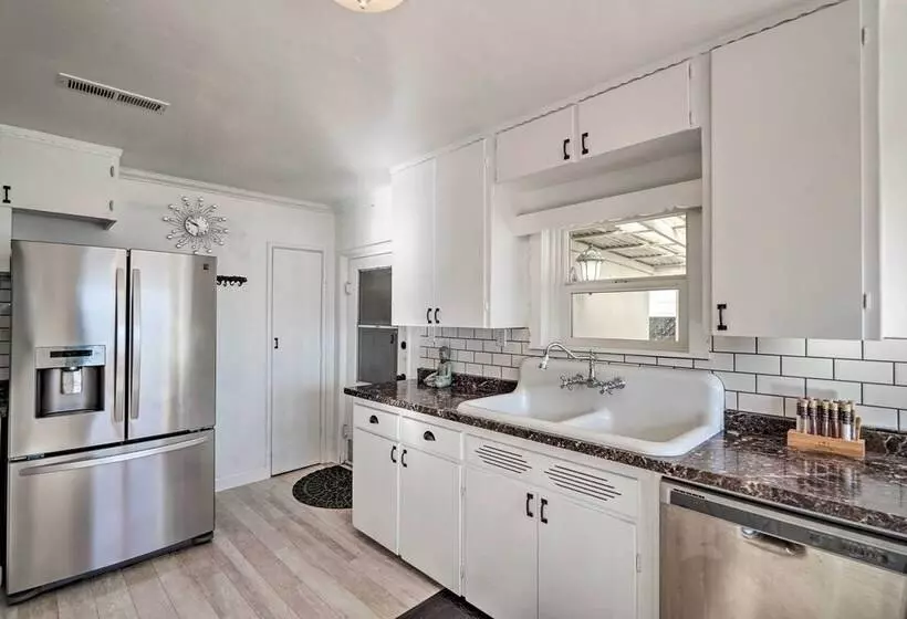 Waterfront Cottage W/ Private Pool & Lake View!