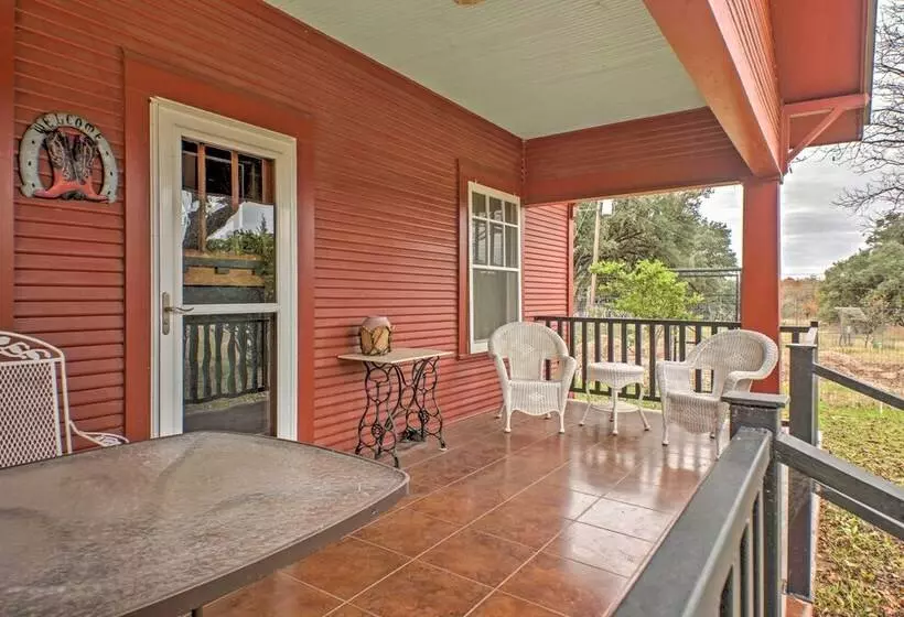 August Schmidt  Fredericksburg Cottage W/ Hot Tub