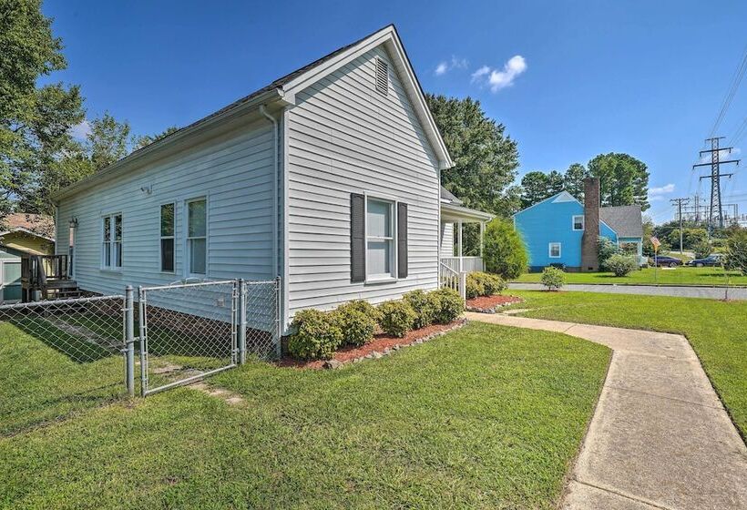 Bright Durham Home W/ Fully Furnished Deck!