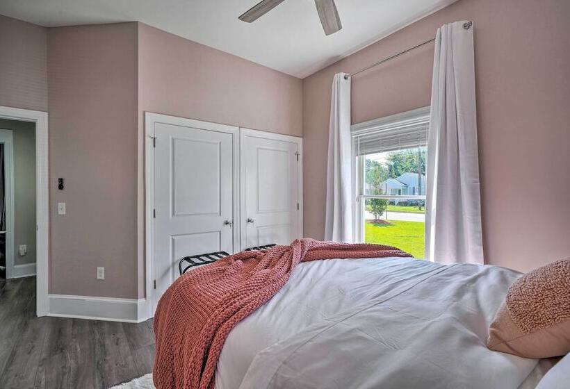 Bright Durham Home W/ Fully Furnished Deck!