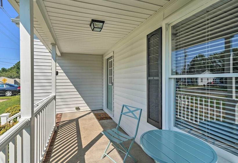 Bright Durham Home W/ Fully Furnished Deck!