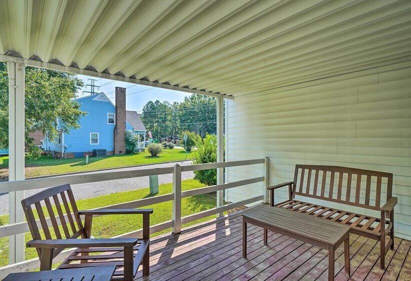 Bright Durham Home W/ Fully Furnished Deck!