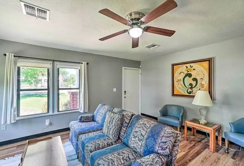 Centrally Located Lawton Home: Dogs Welcome!