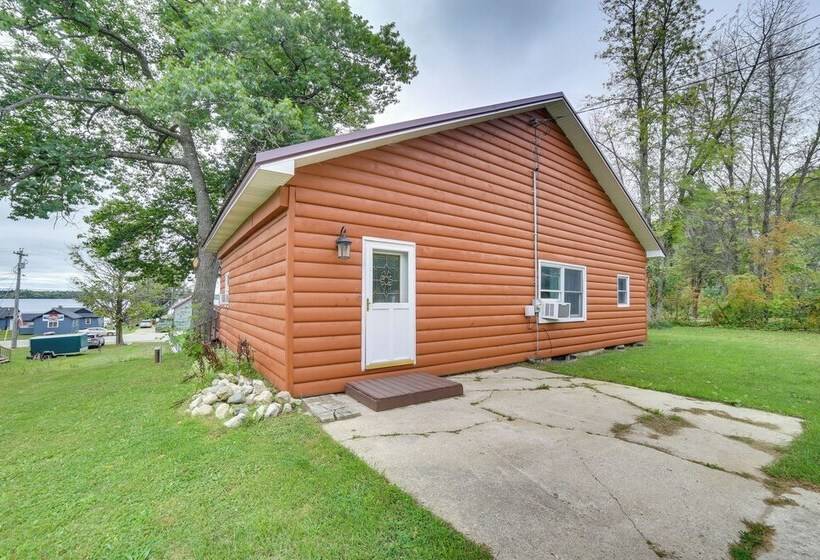 Charming Curtis House: Large Deck W/ Lake View!