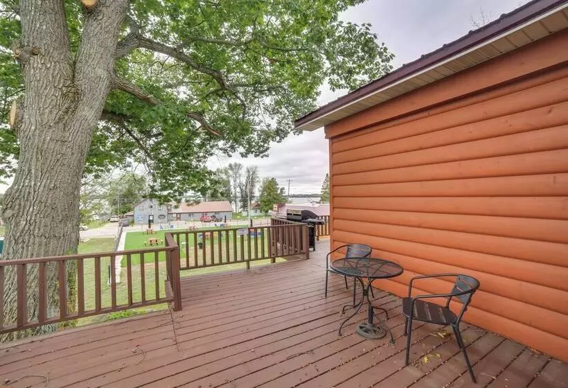 Charming Curtis House: Large Deck W/ Lake View!