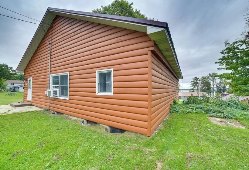 Charming Curtis House: Large Deck W/ Lake View!