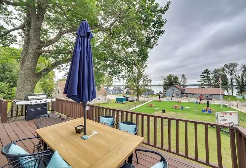 Charming Curtis House: Large Deck W/ Lake View!