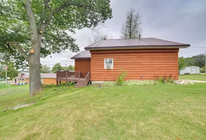 Charming Curtis House: Large Deck W/ Lake View!