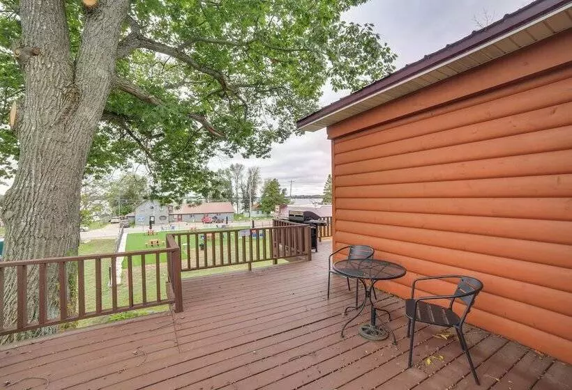 Charming Curtis House: Large Deck W/ Lake View!