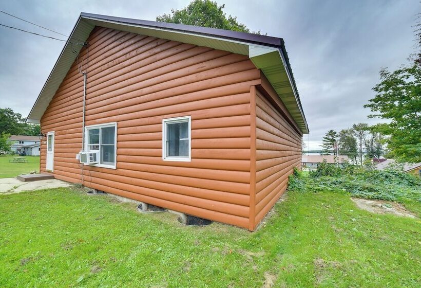 Charming Curtis House: Large Deck W/ Lake View!