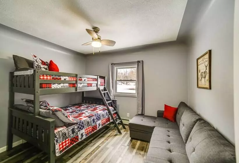 Charming Curtis House: Large Deck W/ Lake View!