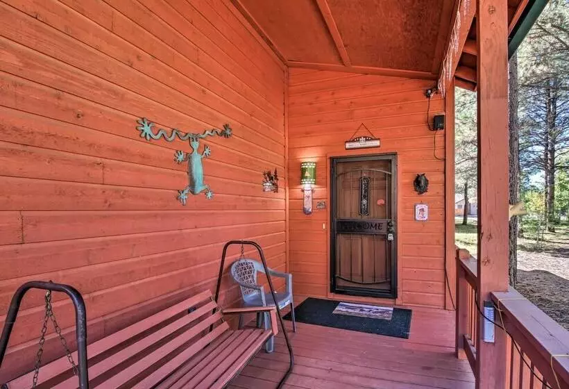 Scenic Deck + Horse Corral: Pinetop Lakeside Cabin