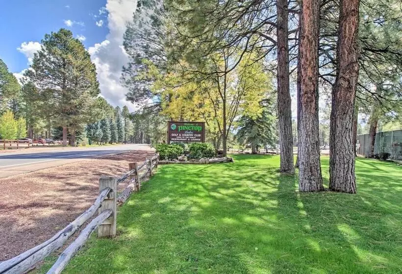 Scenic Deck + Horse Corral: Pinetop Lakeside Cabin