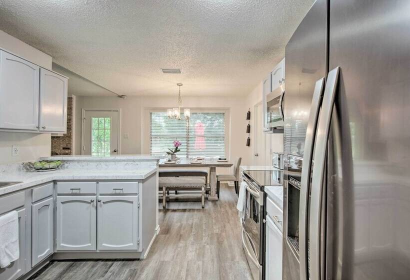 2 Mi To Lone Star Park: Irving Home W/ Fenced Yard