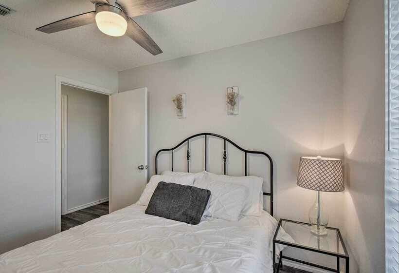 2 Mi To Lone Star Park: Irving Home W/ Fenced Yard