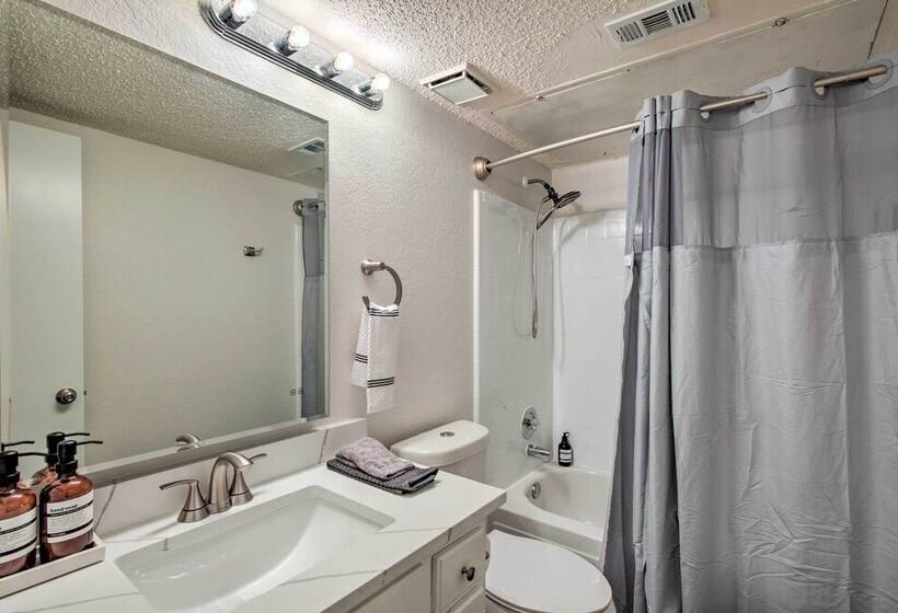 2 Mi To Lone Star Park: Irving Home W/ Fenced Yard