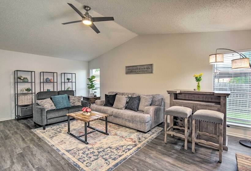 2 Mi To Lone Star Park: Irving Home W/ Fenced Yard