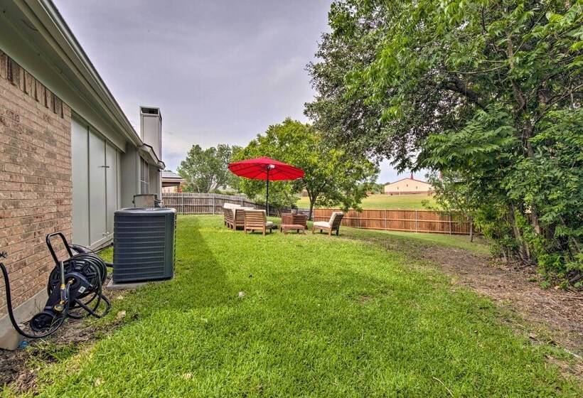 2 Mi To Lone Star Park: Irving Home W/ Fenced Yard