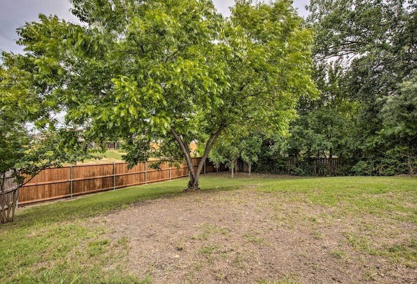 2 Mi To Lone Star Park: Irving Home W/ Fenced Yard