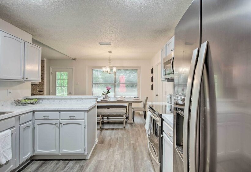 2 Mi To Lone Star Park: Irving Home W/ Fenced Yard